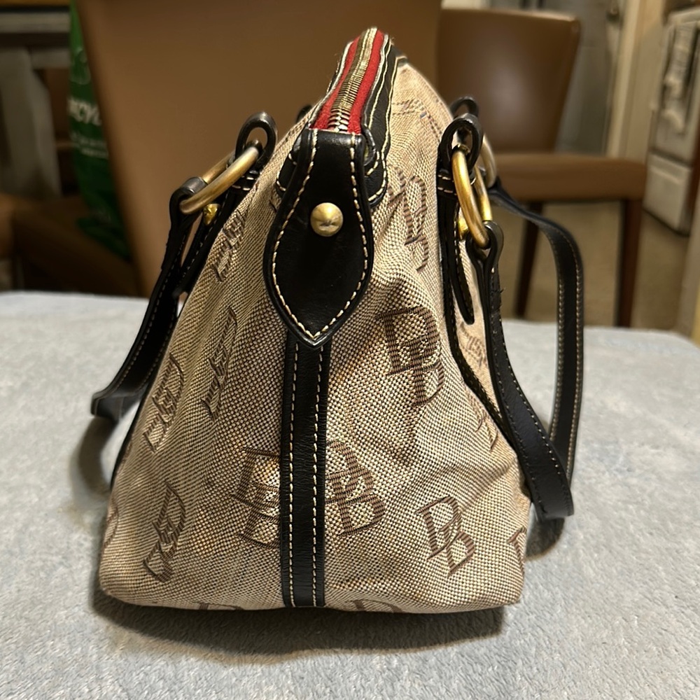 Dooney & Bourke Black and Tan Shoulder Bag with Classic Design - Picture 8 of 14